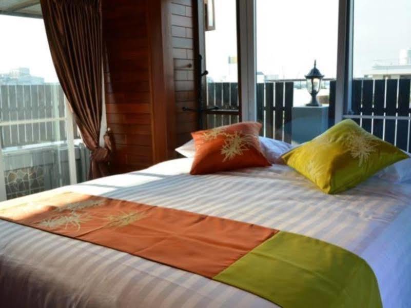 Guest house Adamaz House