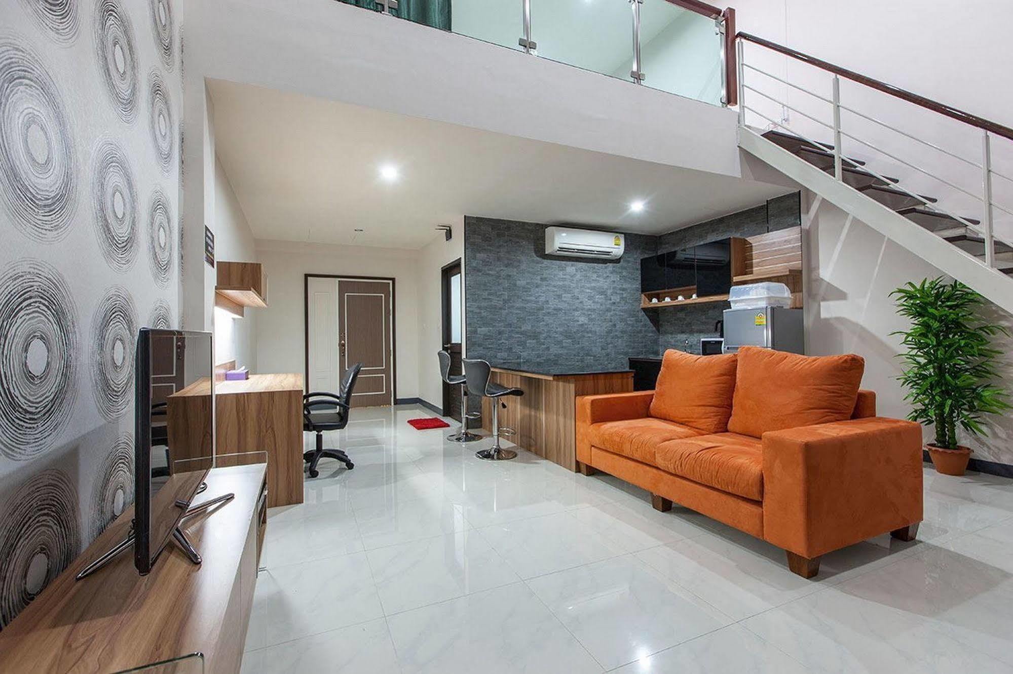 Hostel D-box
