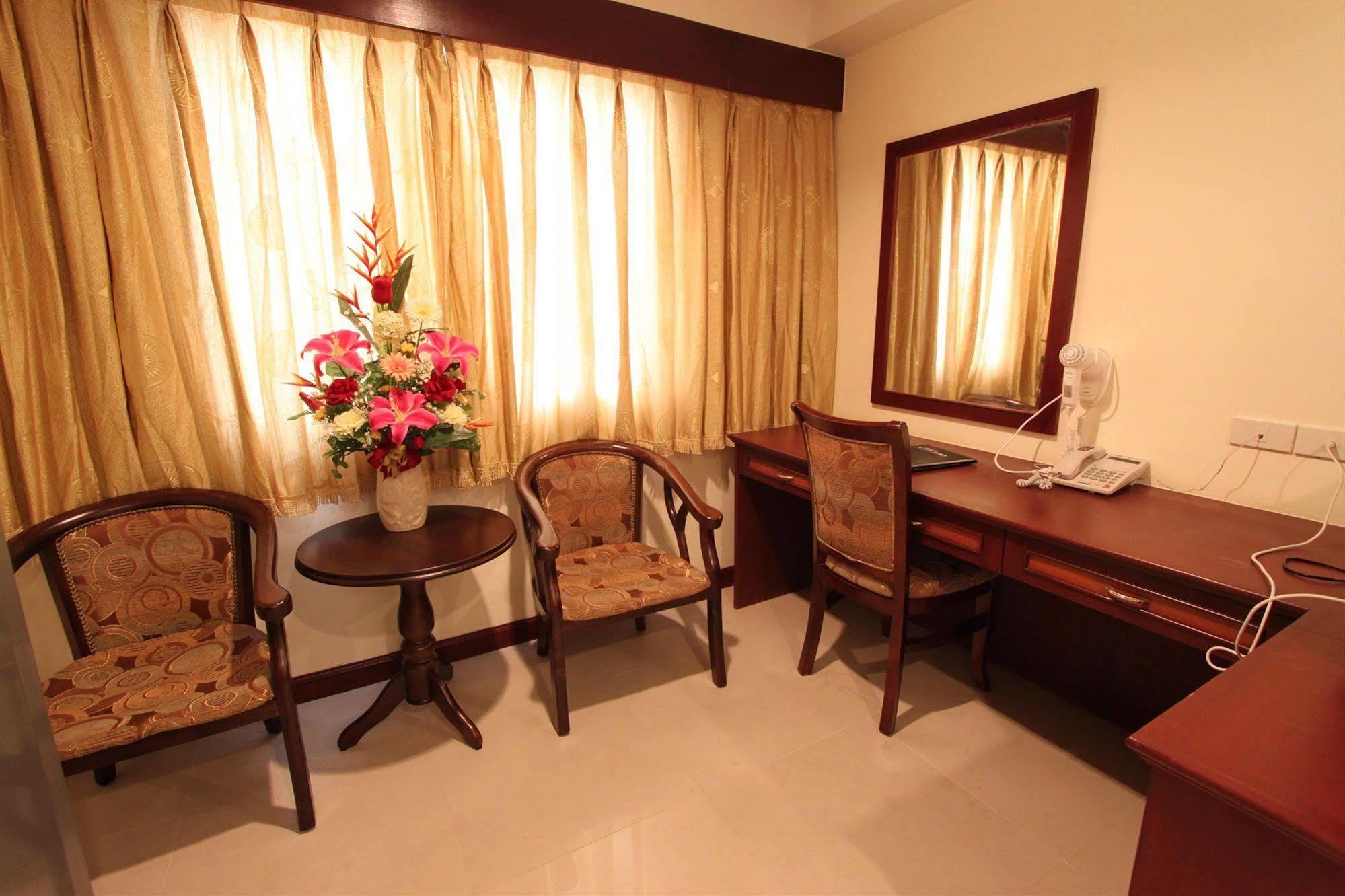 Miloft Sathorn - Sha Certified Hotel 5*