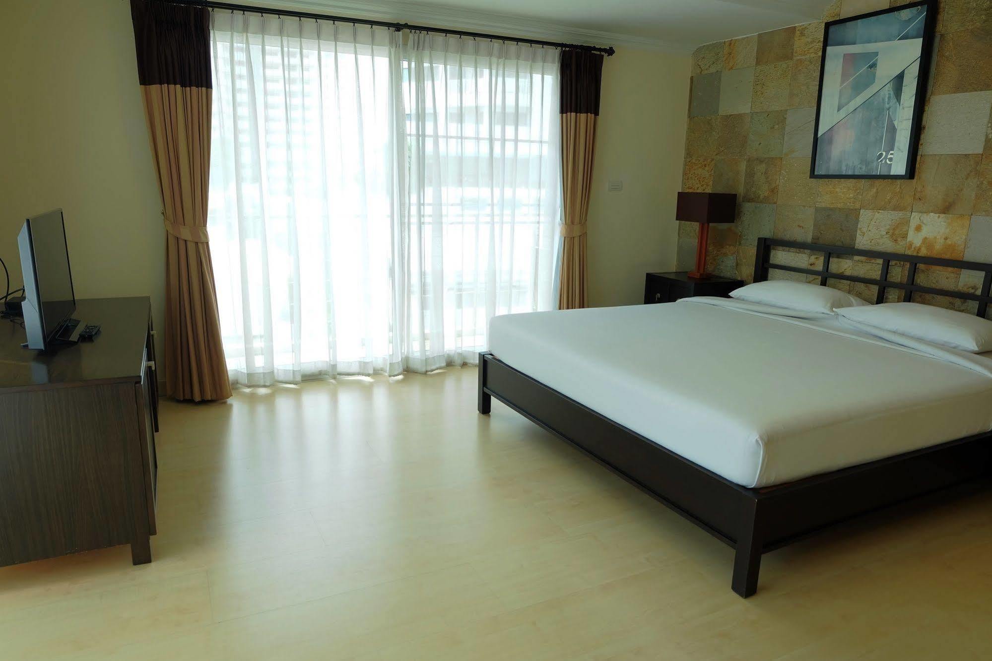 Cnc Heritage Aparthotel 4*
