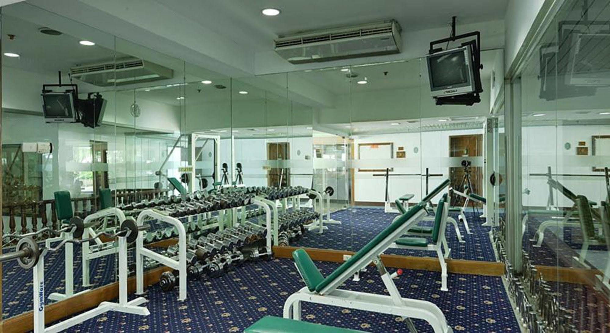 Executive Club At Windsor Hotel