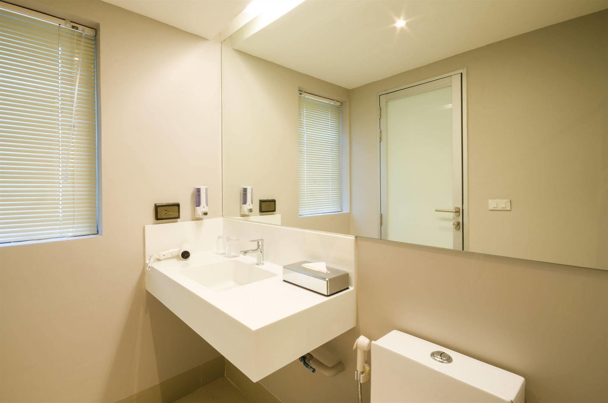 Bizotel Premier & 4* Bangkok