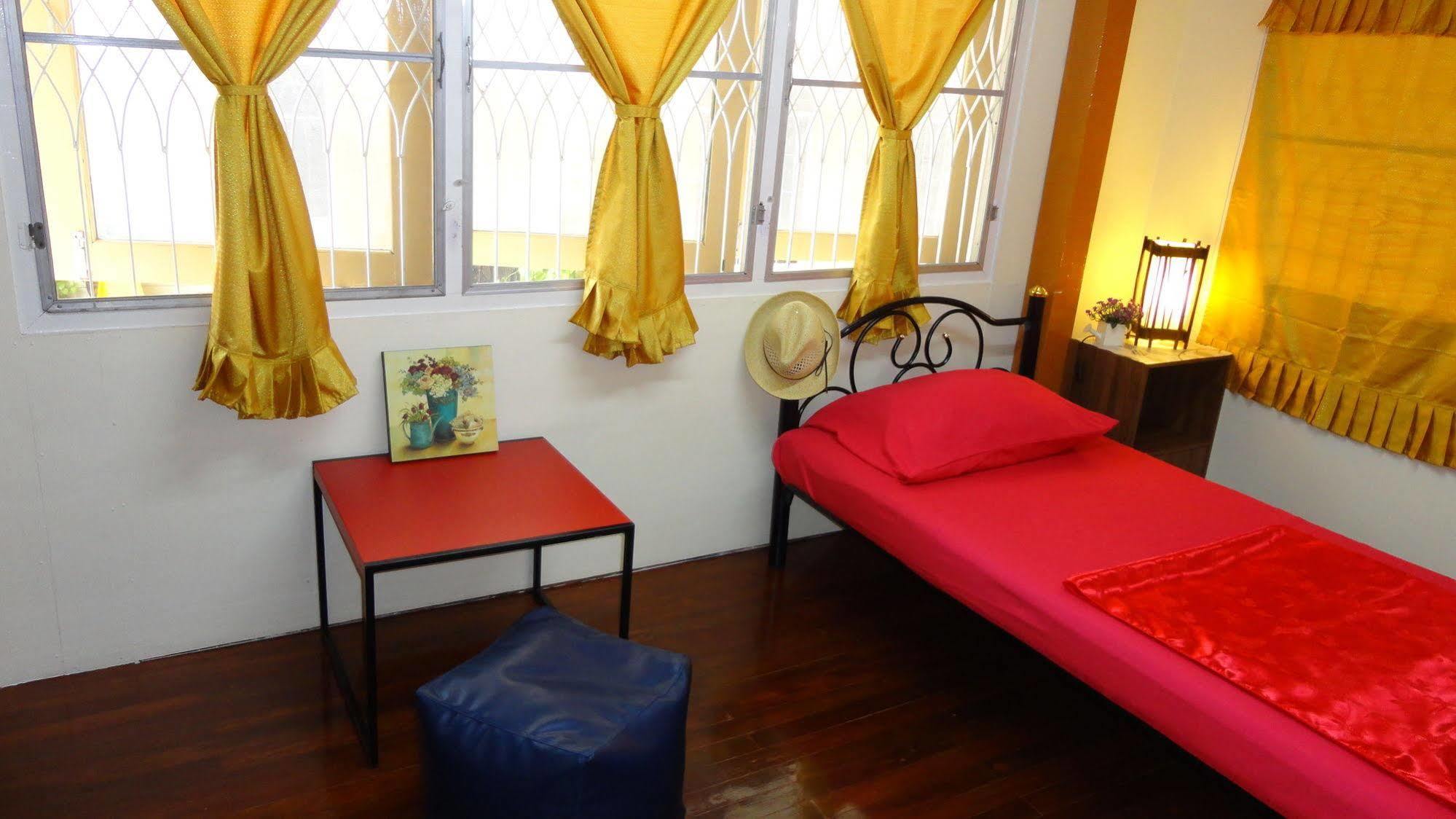 Private - Pool & Garden - Family Friendly - Center Holiday home