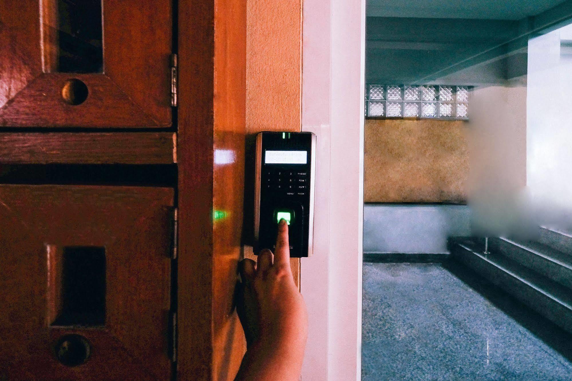 Golden House @ Onnut Station Motel 2*