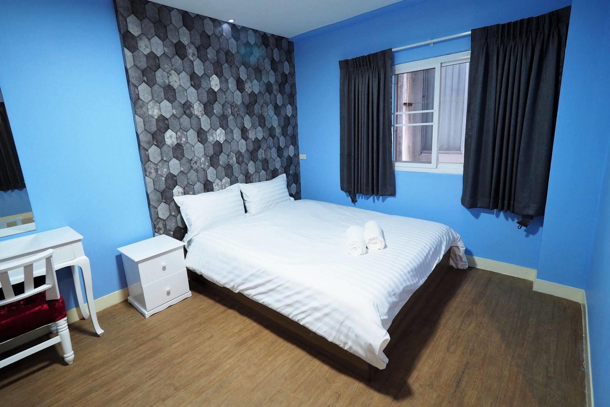 @sleep Walk Hostel *