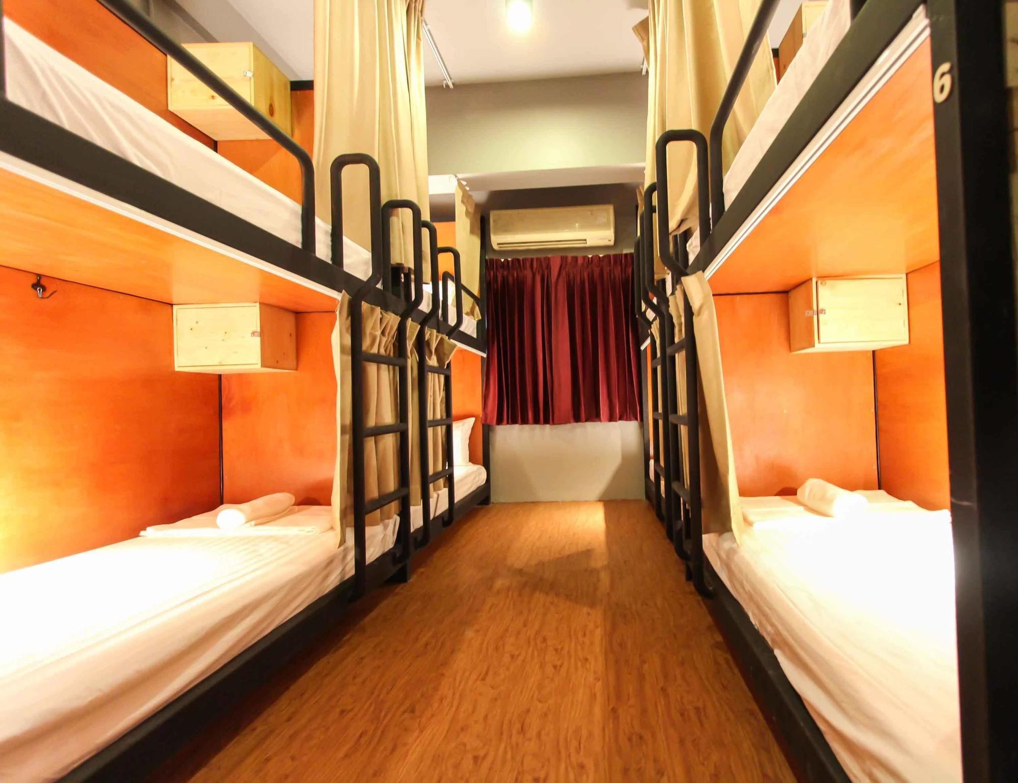 Hostel Thonglor Travellers And Cafe