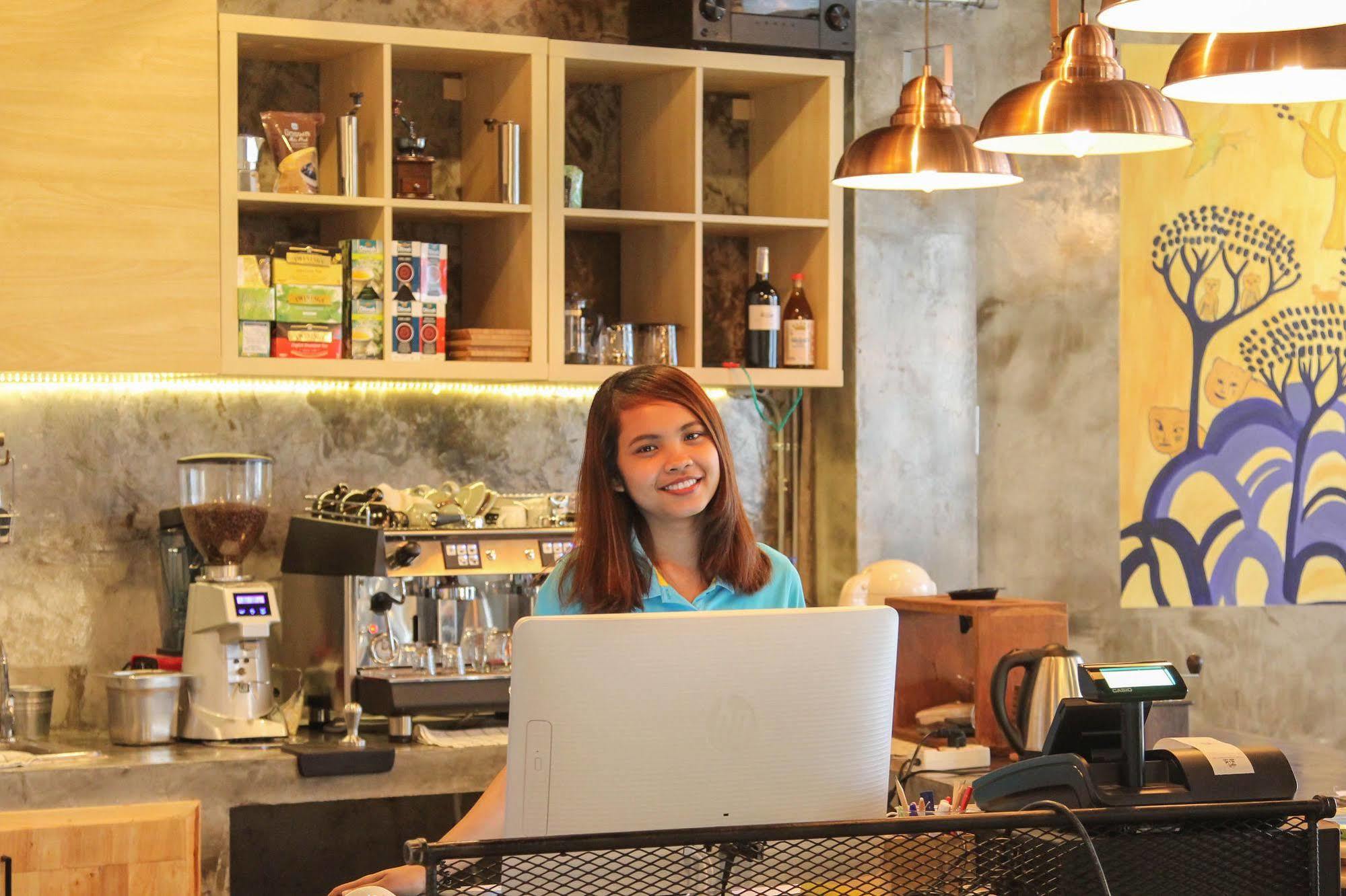 Hostel Thonglor Travellers And Cafe