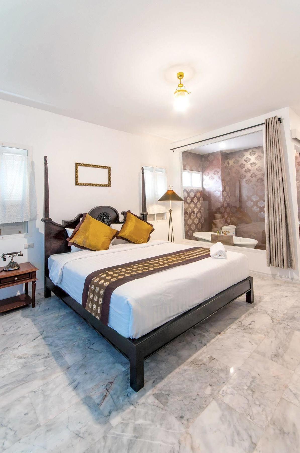 Dharasom' S Colonial House Hotel