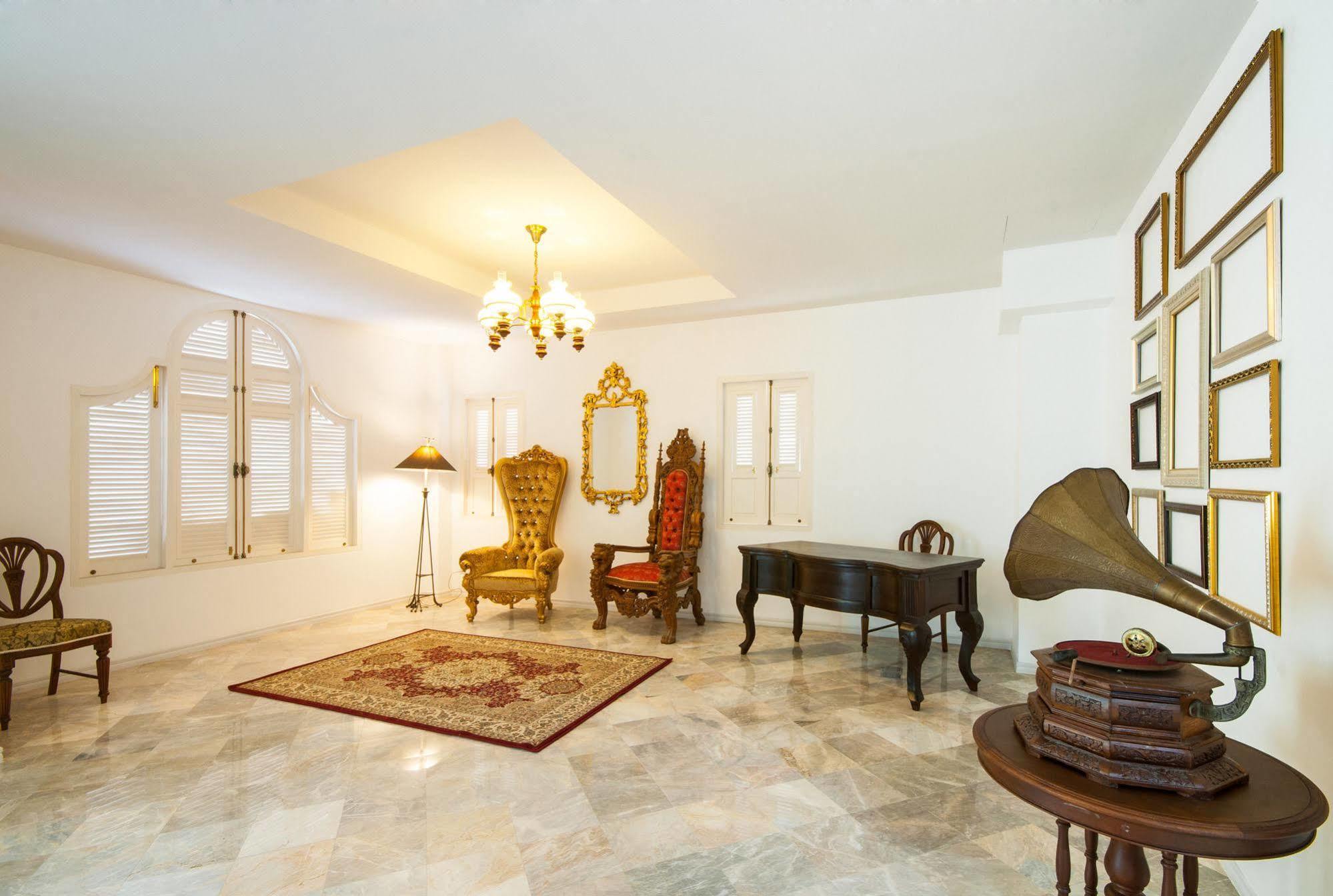 Dharasom' S Colonial House Hotel