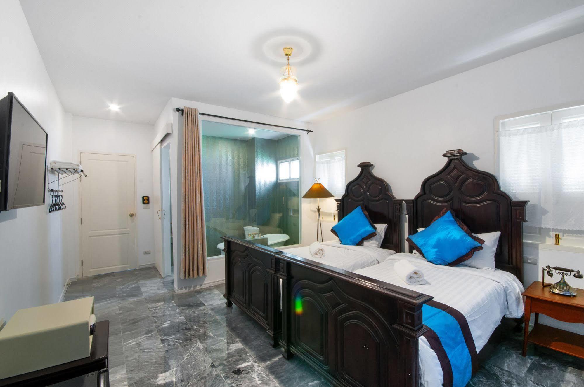 Dharasom' S Colonial House Hotel 3*