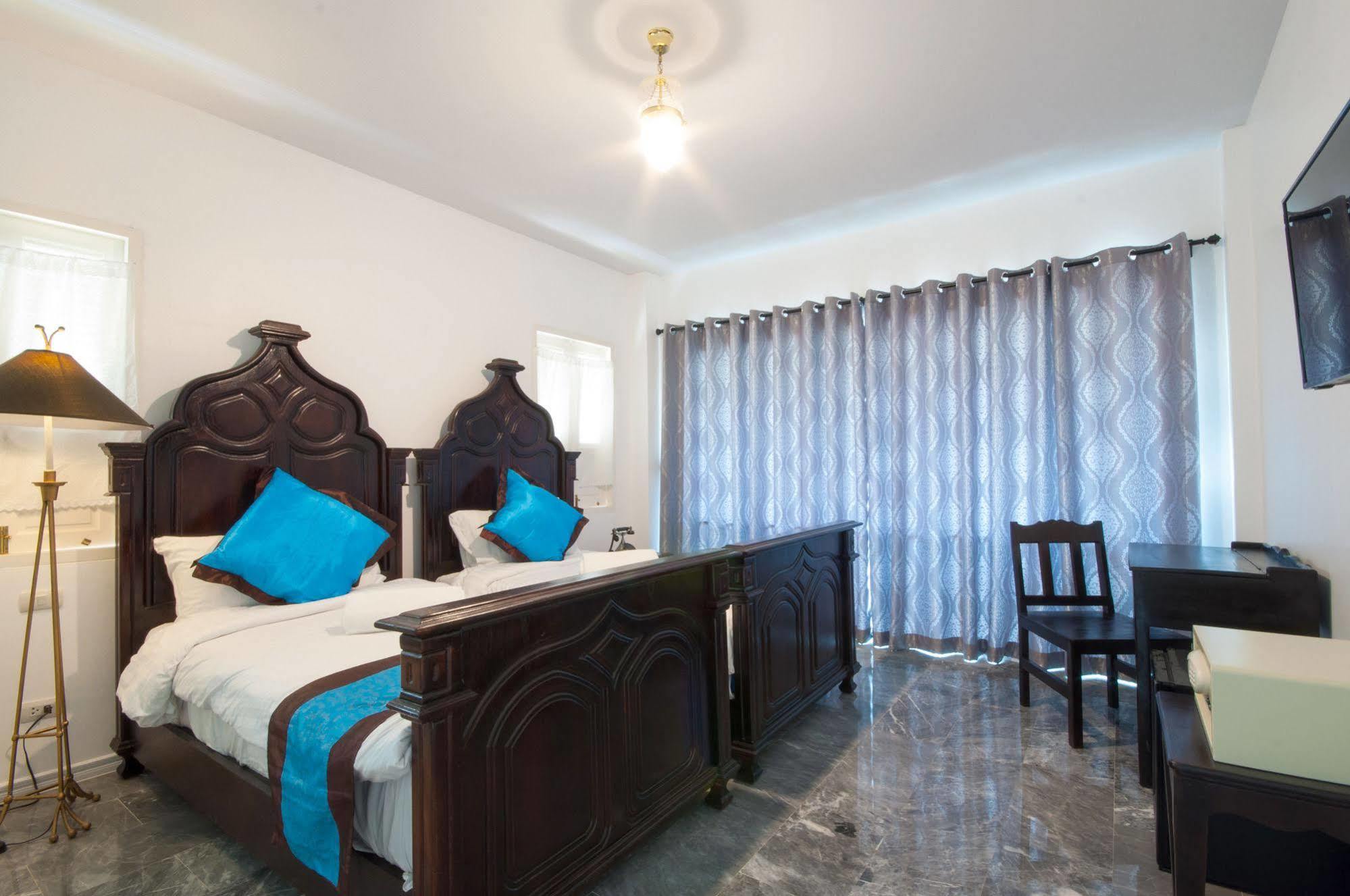 Dharasom' S Colonial House Hotel 3*