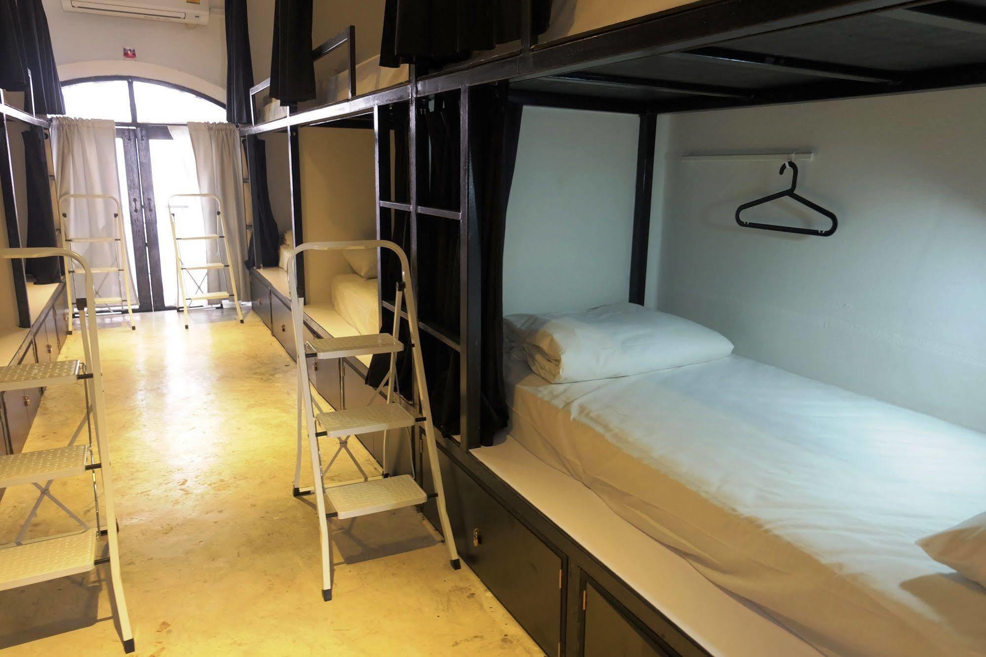Hostel Seek Sleep