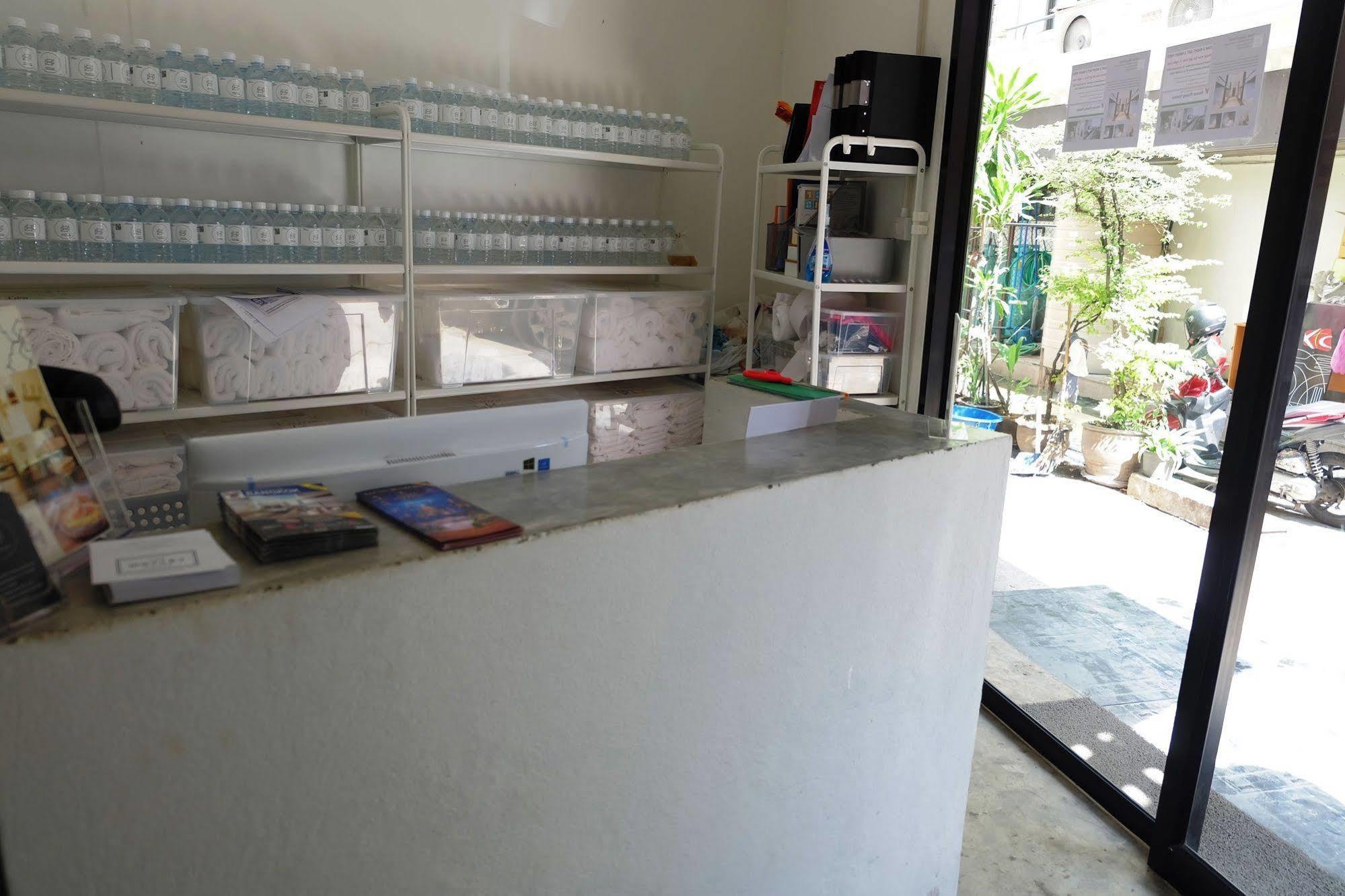 Seek Sleep Hostel