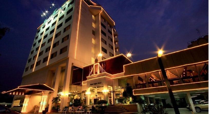 Louis Tavern Bangkok