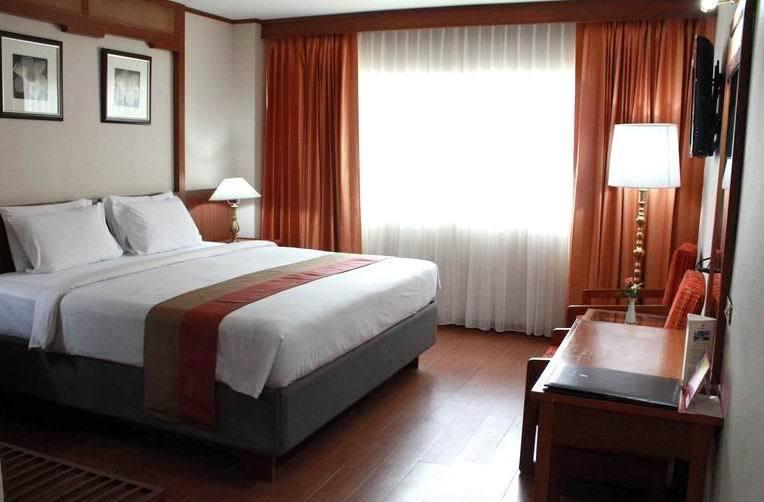 Hotel First 3*