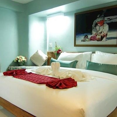Cha-cha Phraathit Hotel
