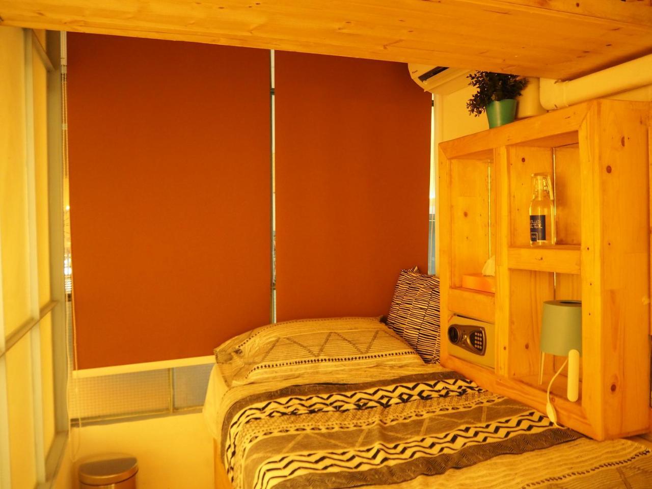 Asrama Blu Ari Stylish Gay Poshtel Bangkok