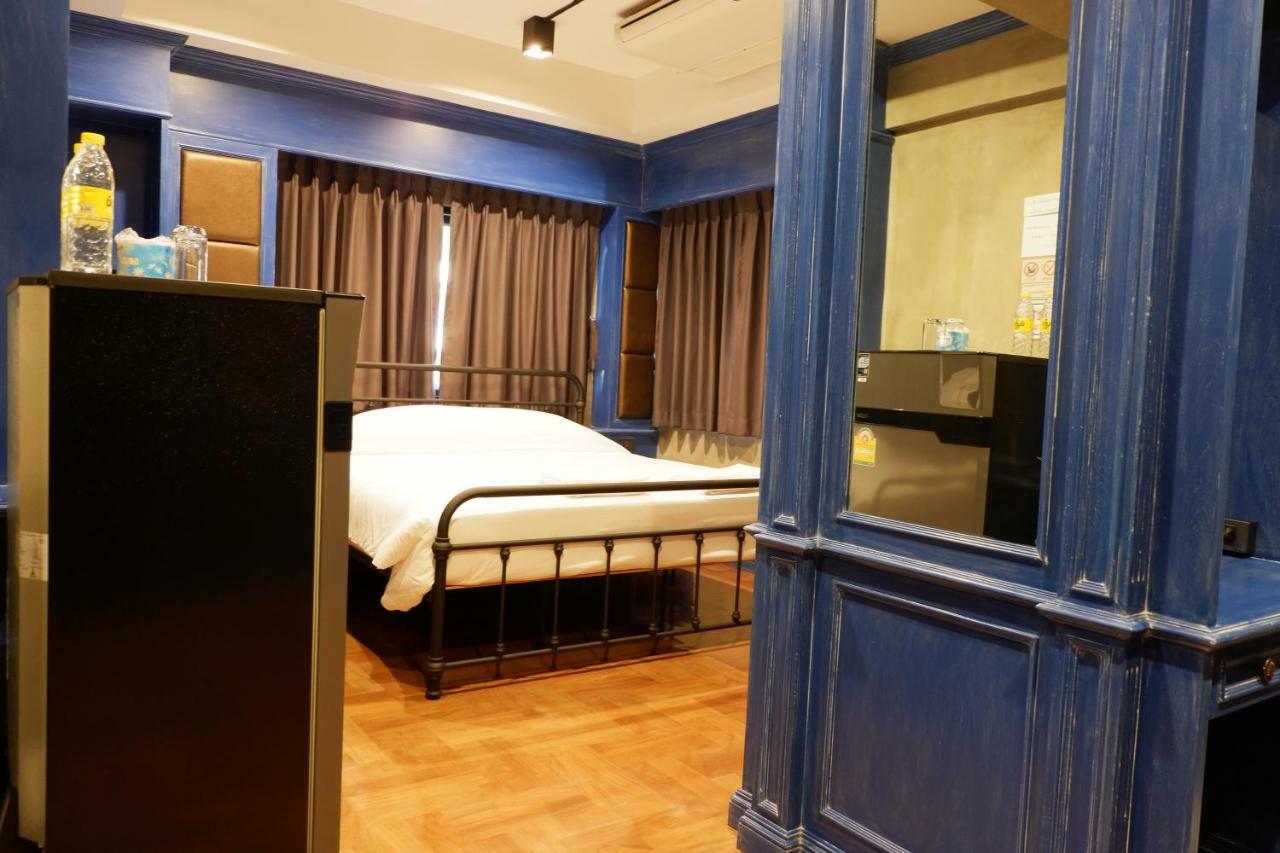 Bed Place Hostel
