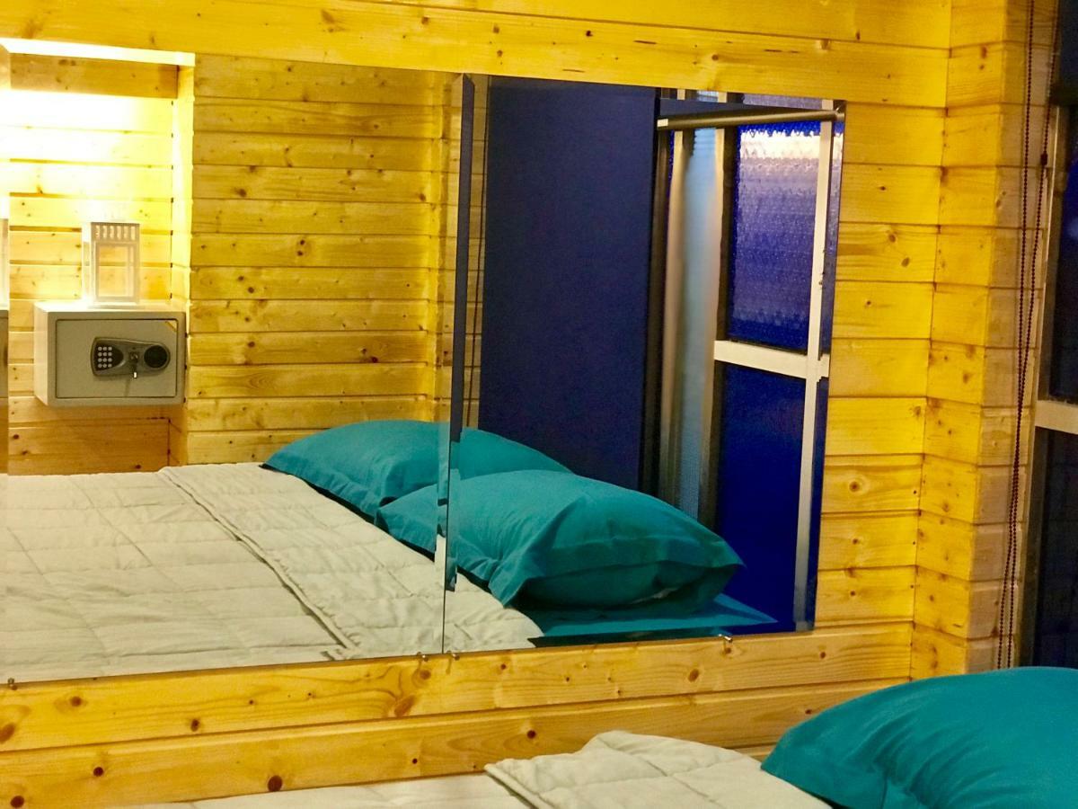 Blu Ari Stylish Gay Poshtel Asrama