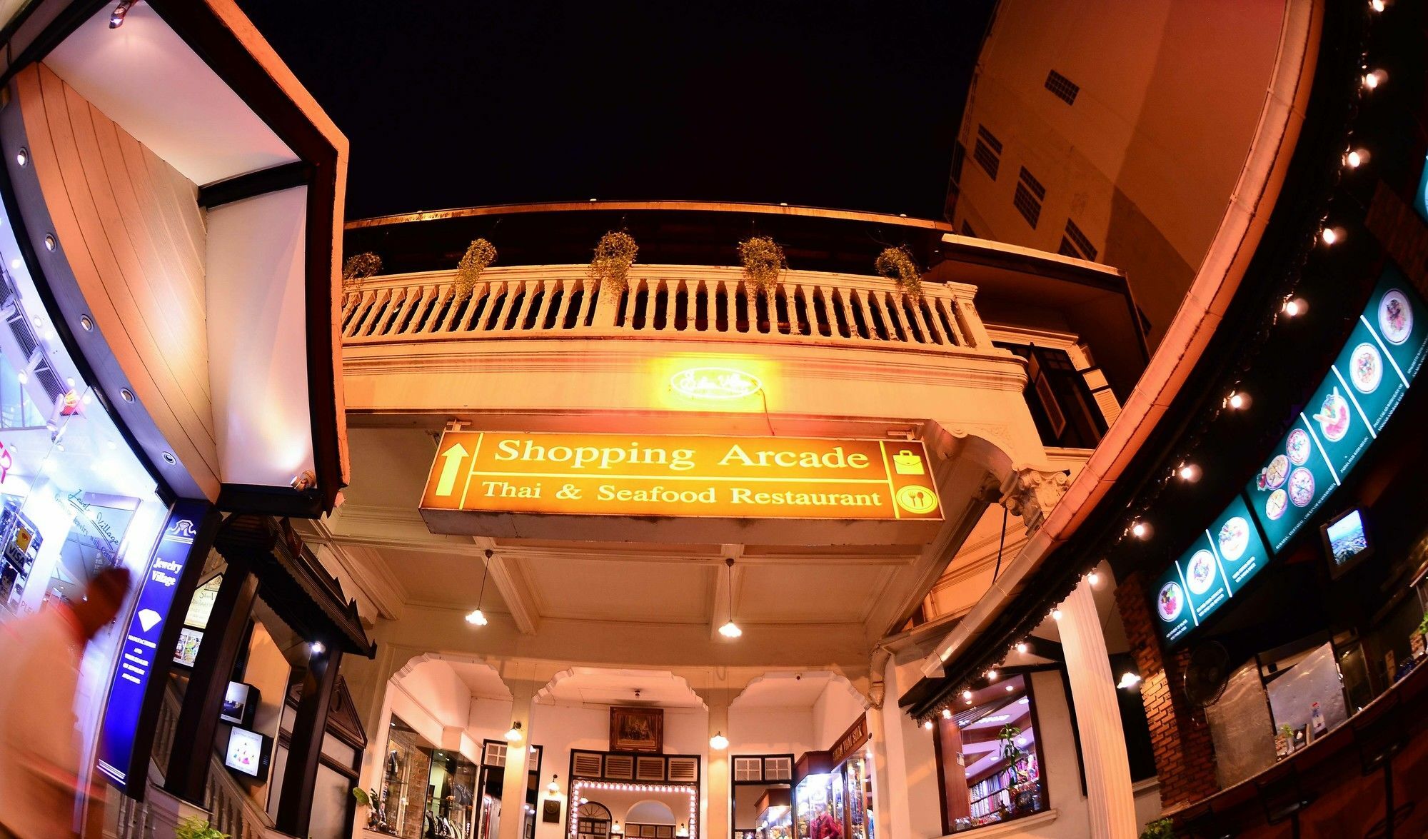 Hotel Silom Village 3*