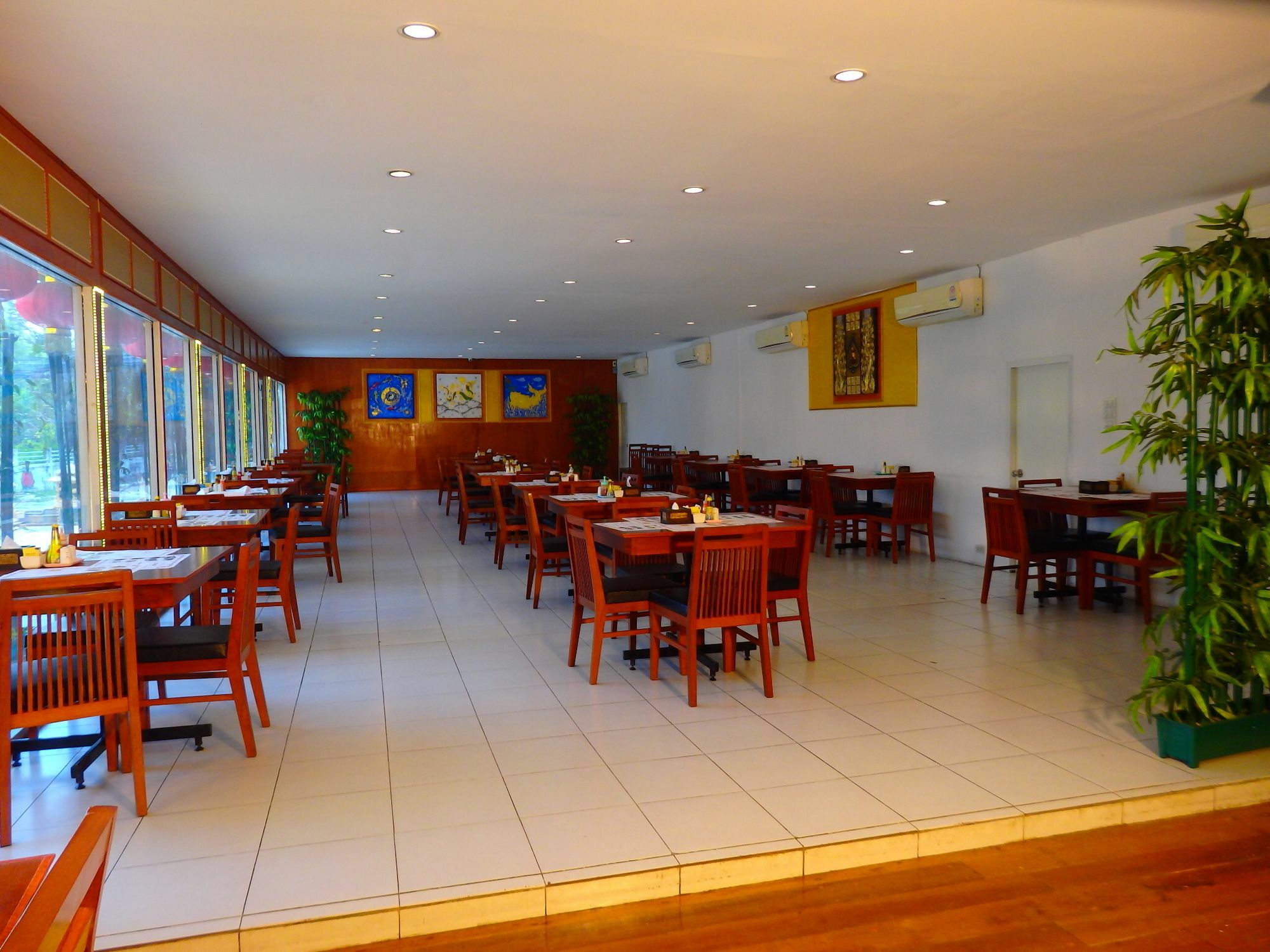 Pohseen Grand Palace 4*