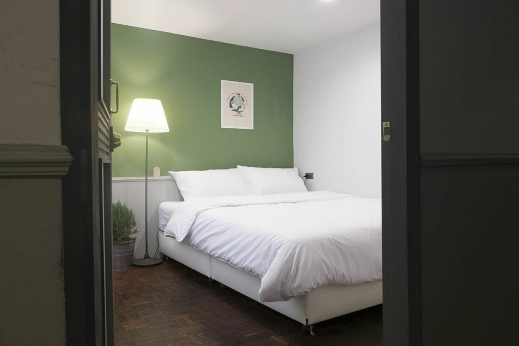 Weeping Willow Sukhumvit 26 Hostel *