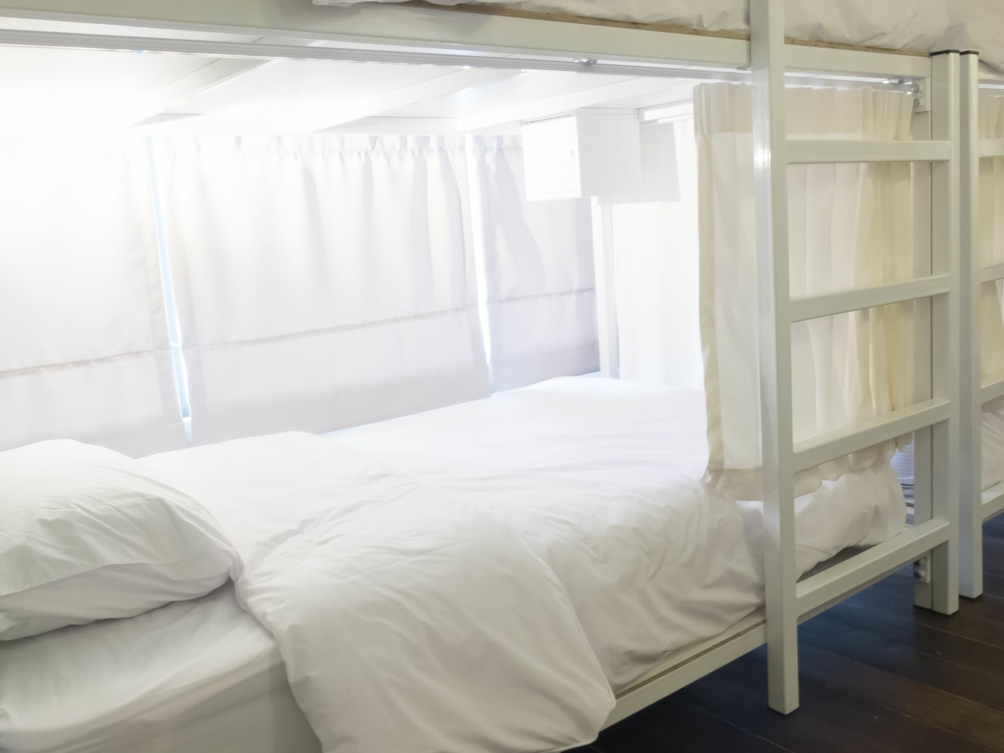 Weeping Willow Sukhumvit 26 Hostel *