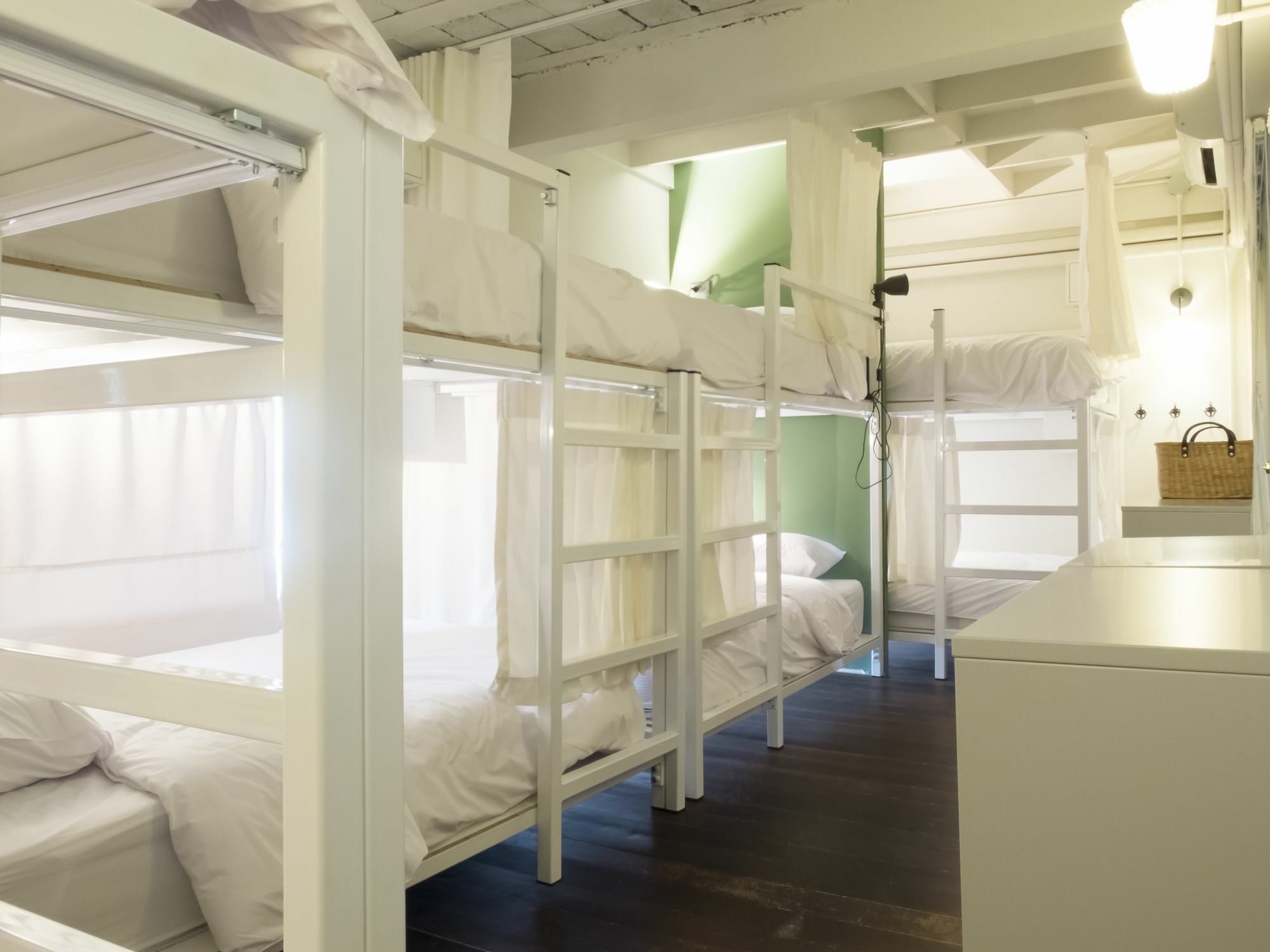 Weeping Willow Sukhumvit 26 Hostel