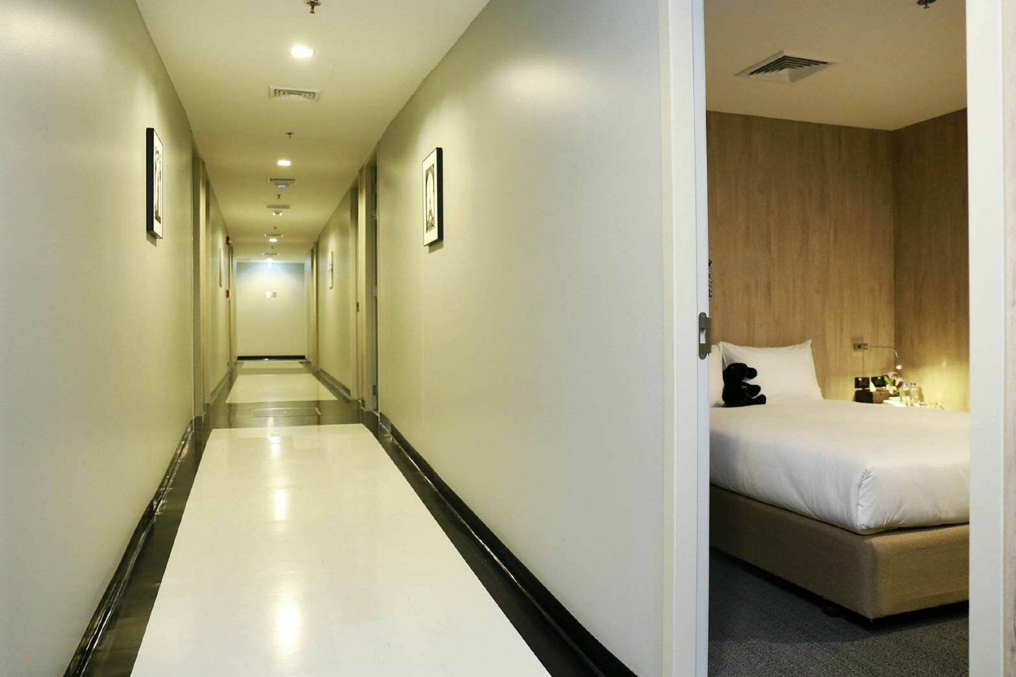 Hostel Sleep Box By Miracle -booked On Hourly Basis Bangkok