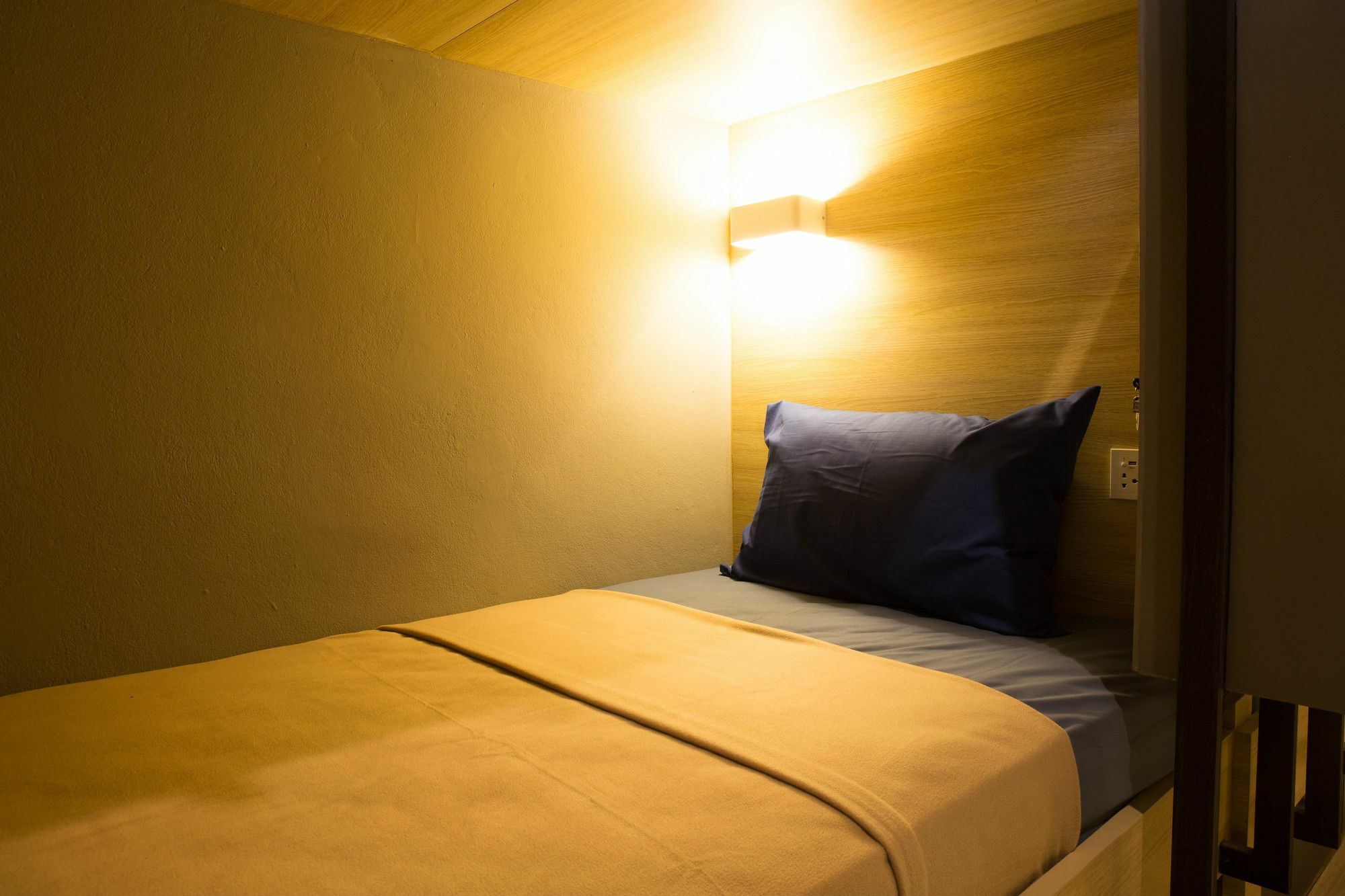 Hostel Bed Box Khaosarn *
