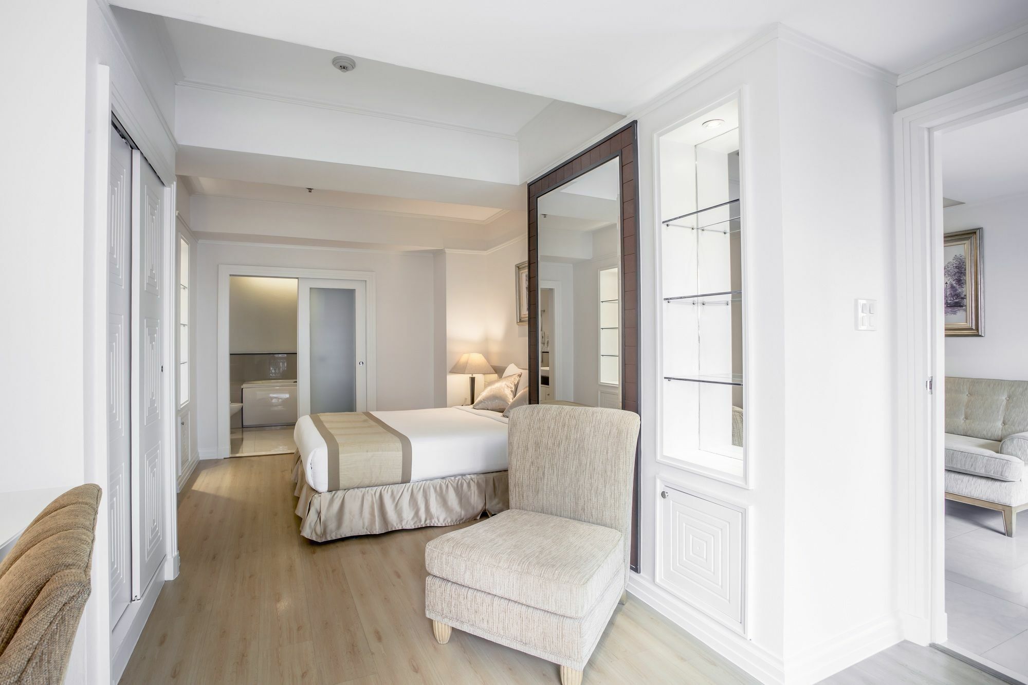 Hope Land Sukhumvit 24 Hotel 4*
