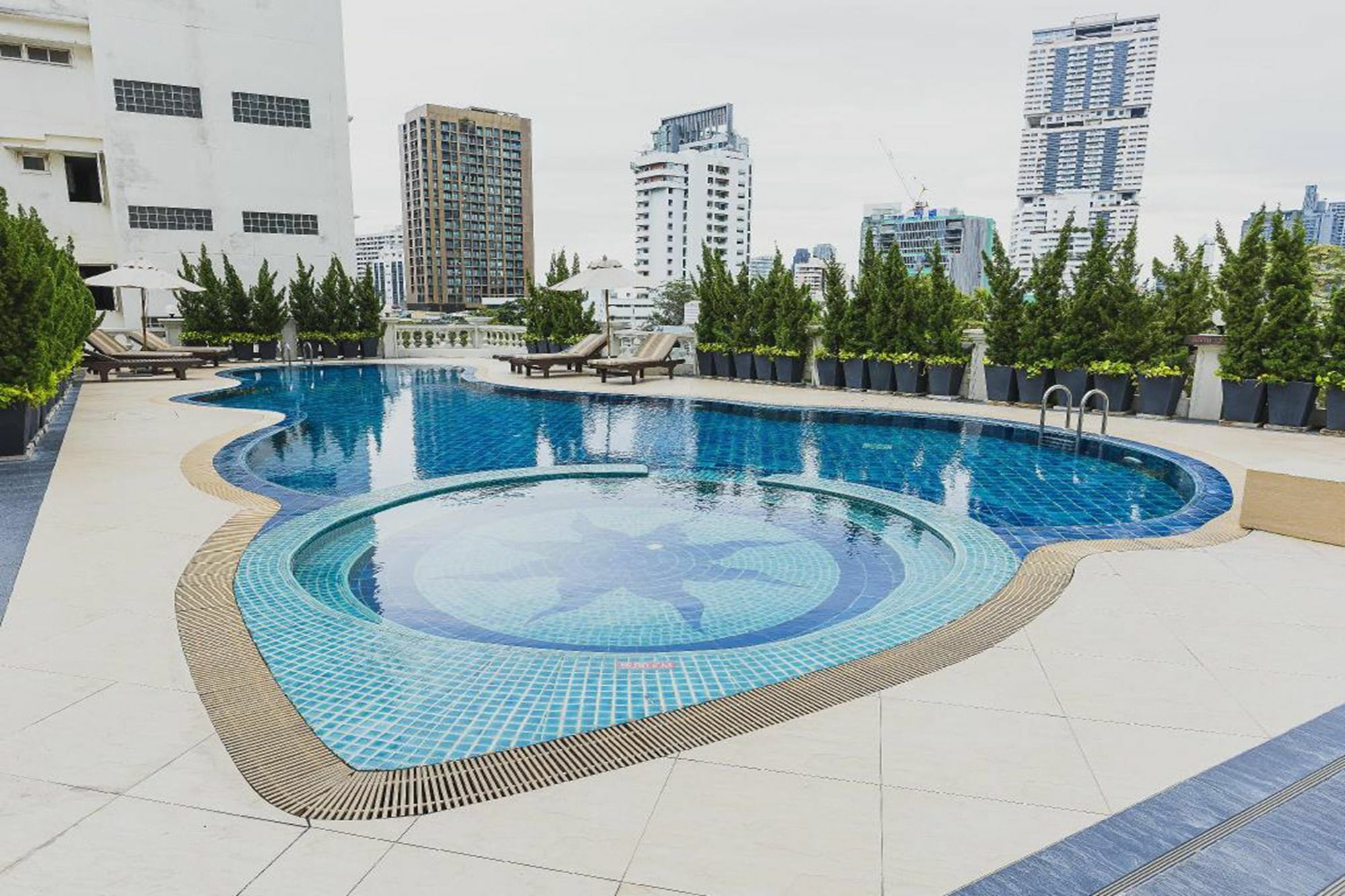 Hope Land Sukhumvit 24 Hotel