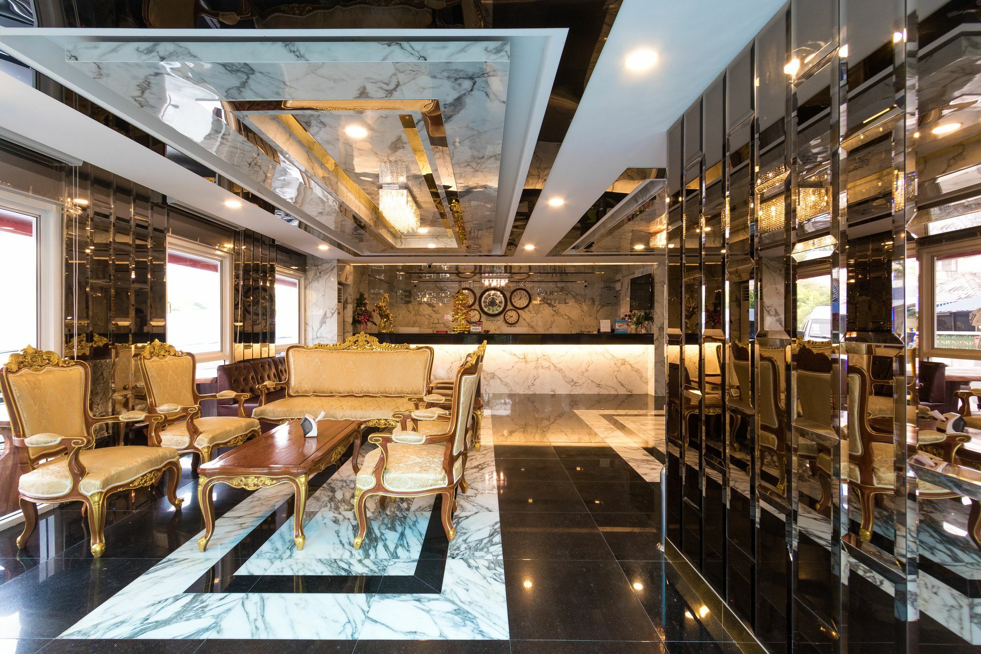 B-your Don Mueang Airport Hotel 4*