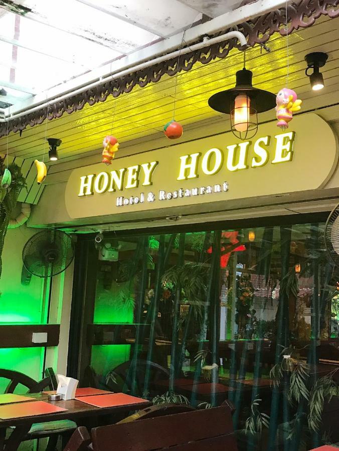 Hotel Honey House1 3*