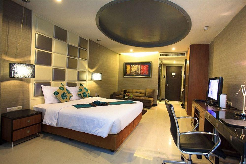 Furamaxclusive Asoke, Hotel