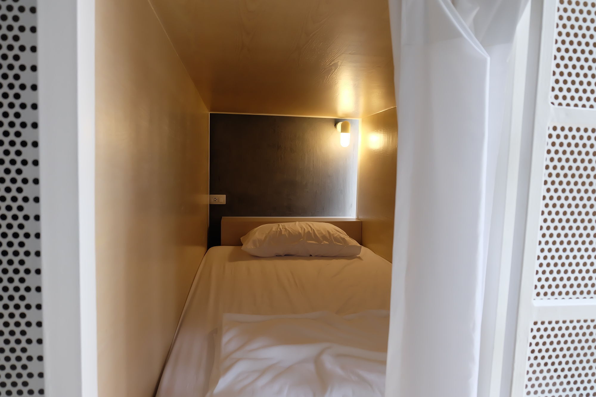 Hostel On The Bed
