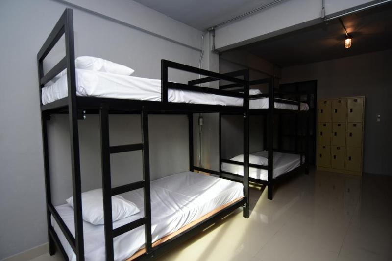Oyo 421 Guyasuka & Cafe Hotel Bangkok