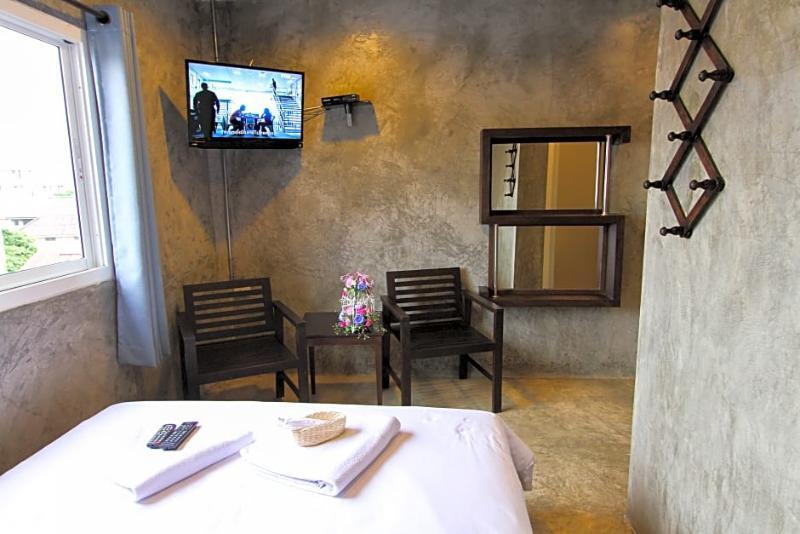 At Smile House Hotel