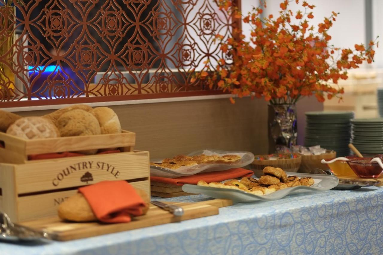 Hotel Bizotel Premier &