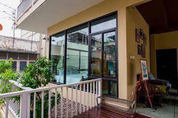 Hotel Feung Nakorn Balcony Rooms&cafe 3*