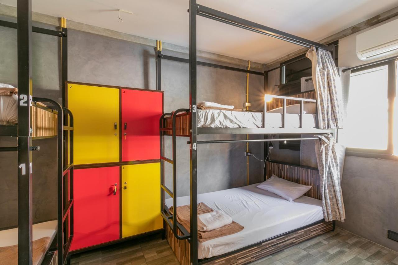 Hostel M Gray *