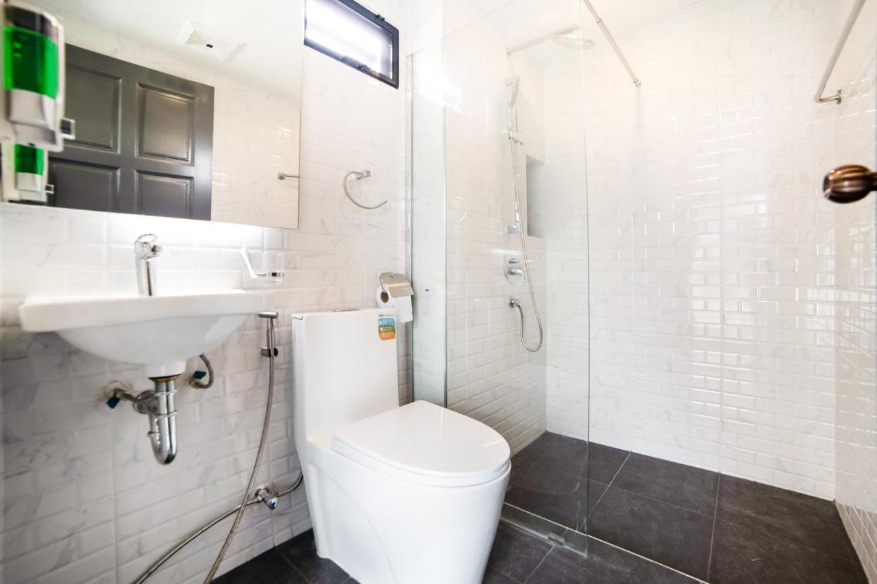Hotel Roomquest Sukhumvit36 Bts Thonglor 3*